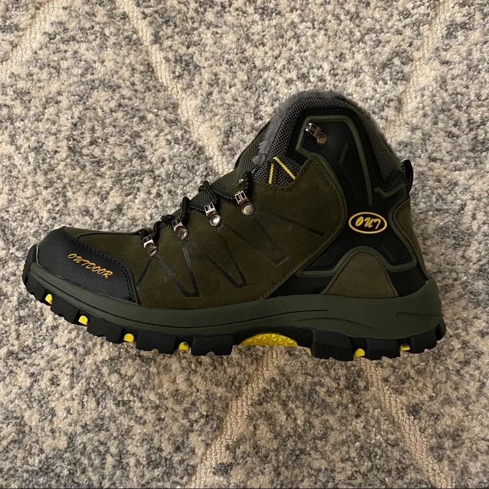 NWOB Snow Boots / Hiking Boots for Men